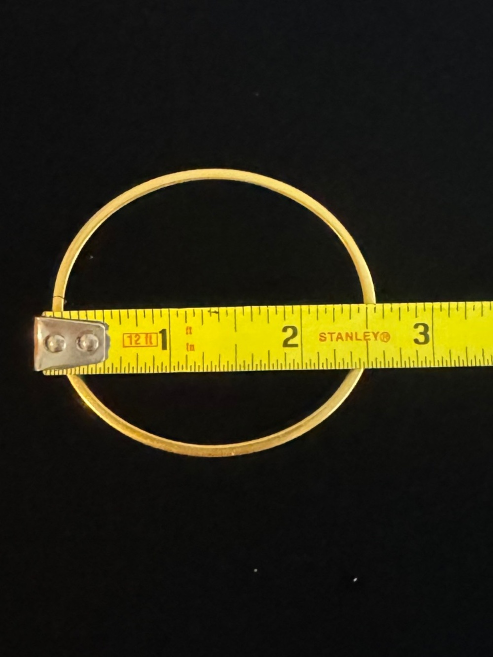 ROBERTO COIN - 18K Yellow Gold Oval Hinge Slim Bangle - Picture 6 of 12